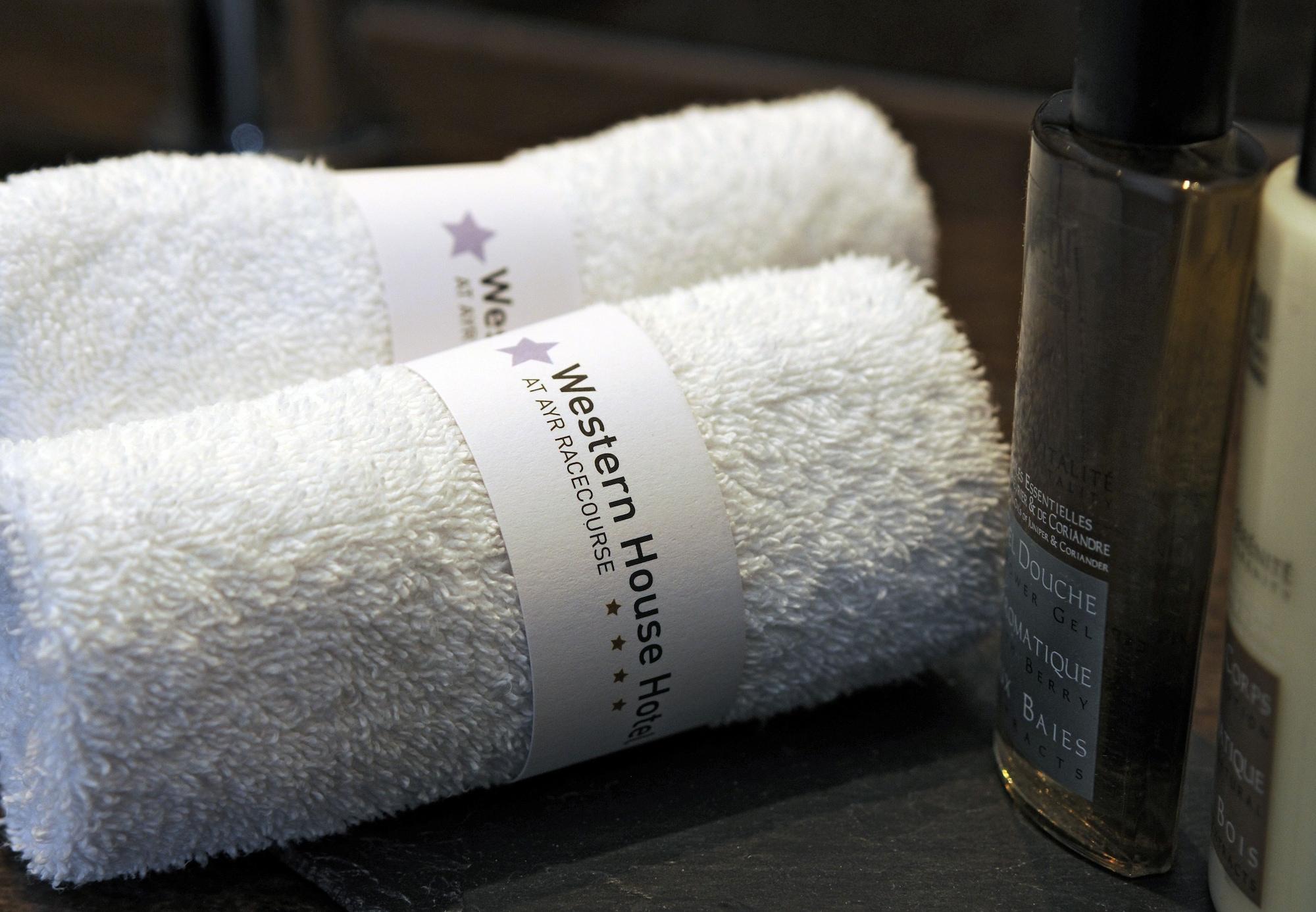 Western House Hotel At Ayr Racecourse Eksteriør billede