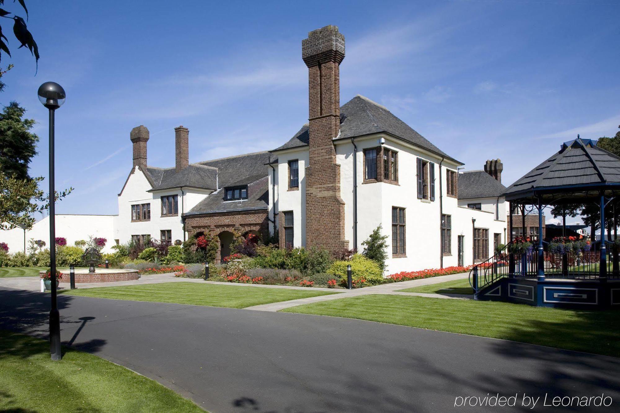 Western House Hotel At Ayr Racecourse Eksteriør billede